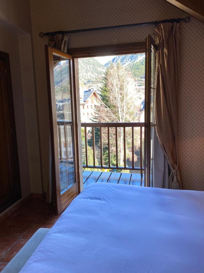 Hotel Bocale Sallent De Gallego Bagian luar foto
