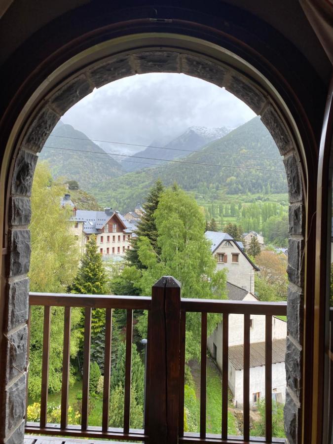 Hotel Bocale Sallent De Gallego Bagian luar foto
