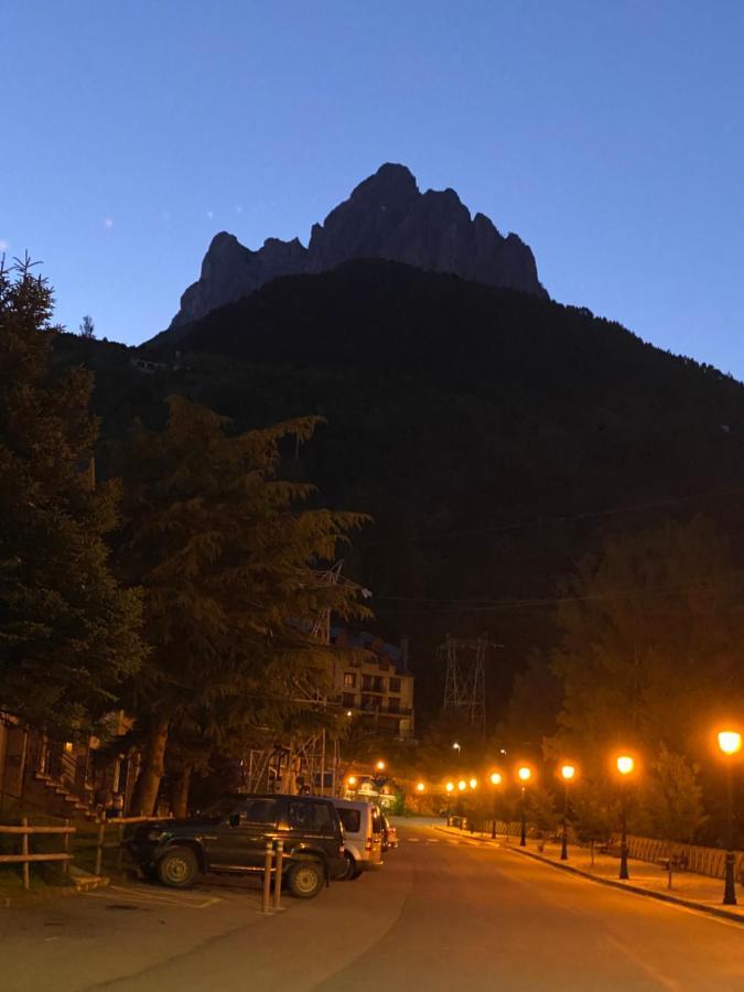 Hotel Bocale Sallent De Gallego Bagian luar foto