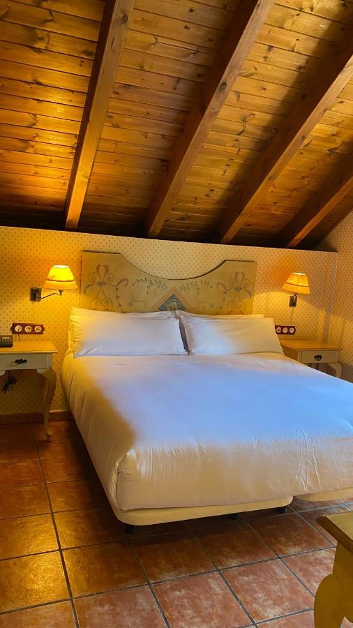 Hotel Bocale Sallent De Gallego Bagian luar foto