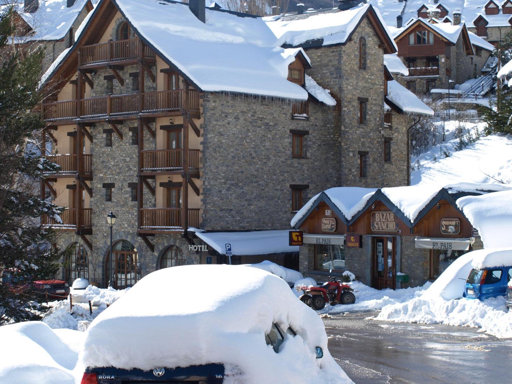 Hotel Bocale Sallent De Gallego Bagian luar foto