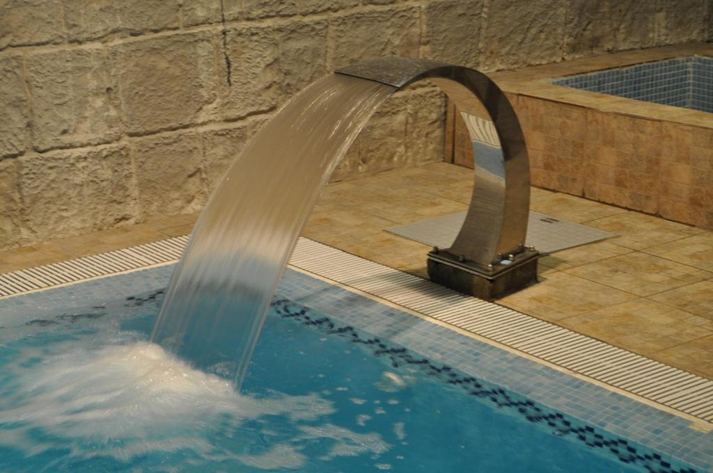Hotel Bocale Sallent De Gallego Bagian luar foto