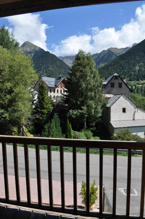 Hotel Bocale Sallent De Gallego Bagian luar foto