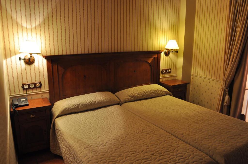 Hotel Bocale Sallent De Gallego Ruang foto