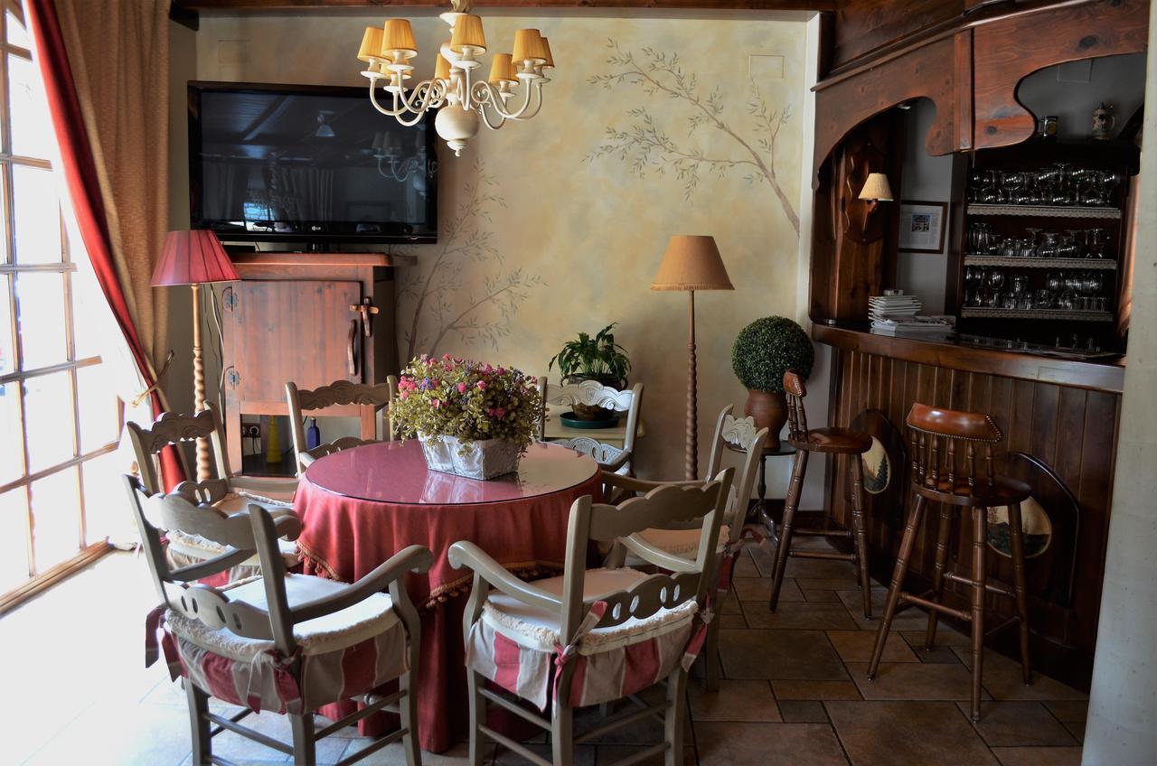 Hotel Bocale Sallent De Gallego Bagian luar foto
