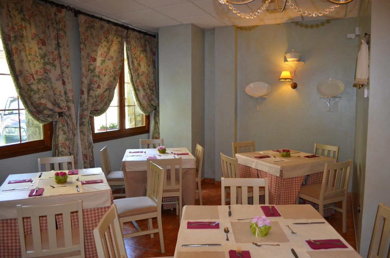 Hotel Bocale Sallent De Gallego Bagian luar foto