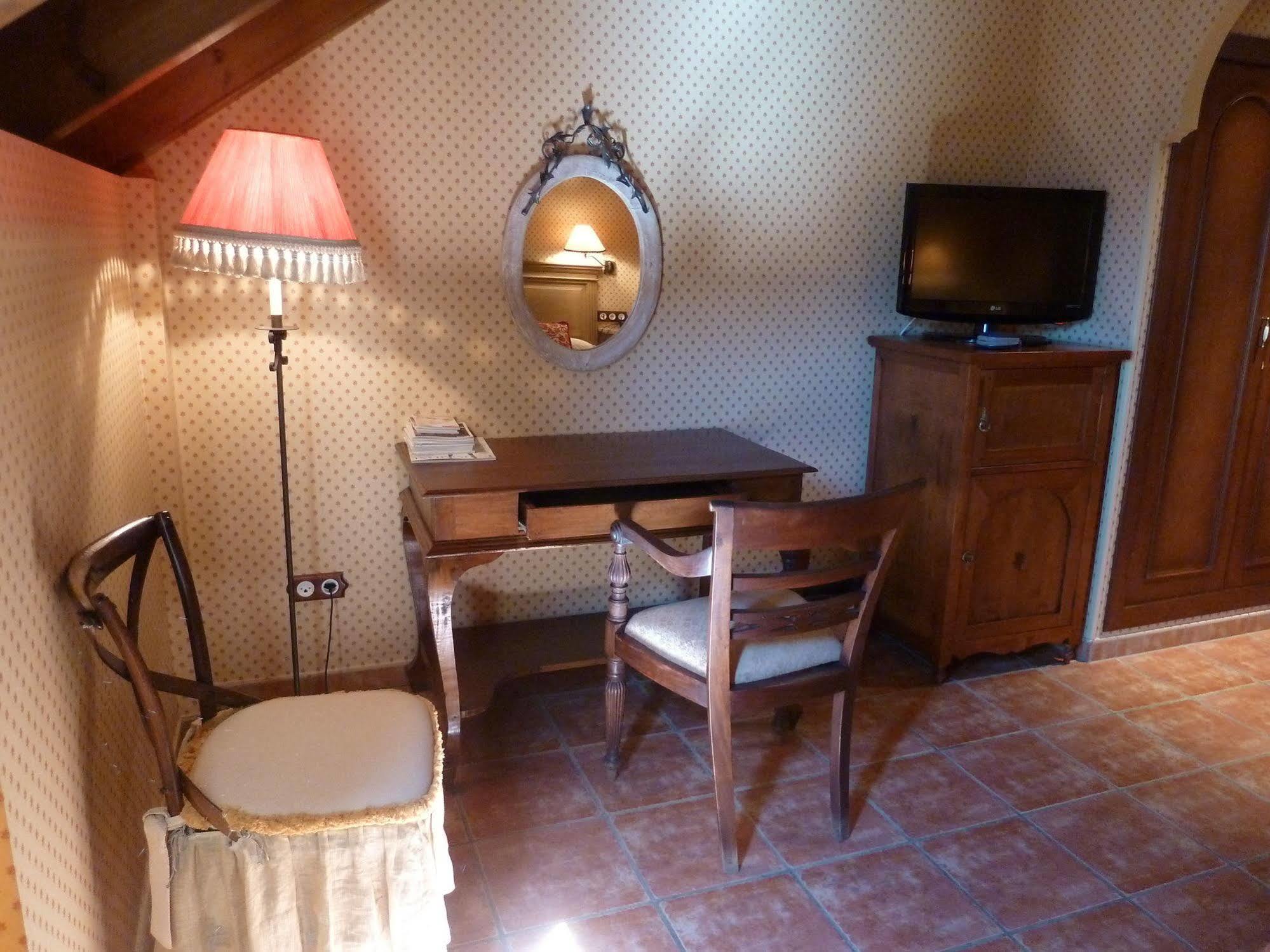 Hotel Bocale Sallent De Gallego Bagian luar foto